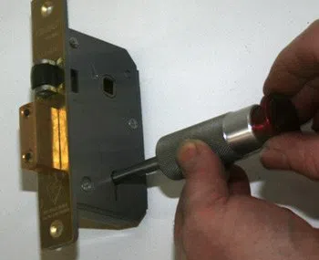 Hanover Locksmith Service Hanover, MA 781-203-8065 - 1a-Changing-Locks